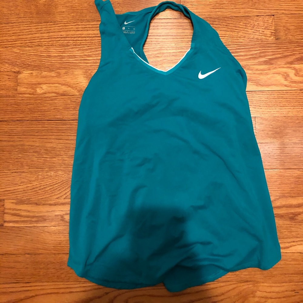 Nike women’s racerback tank top size XL